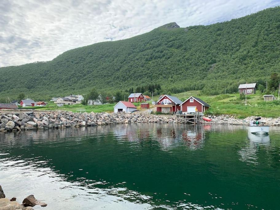 Leilighet I Rorbu Pa Kaldfarnes - Yttersia Senja Exterior foto