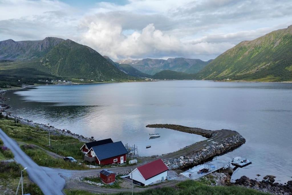 Leilighet I Rorbu Pa Kaldfarnes - Yttersia Senja Exterior foto